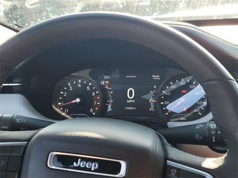 Used 2024 Jeep Compass Limited image 27