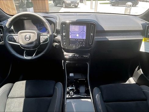 New 2026 Volvo XC40 B5 Ultra w/ Protection Package Premier image 8