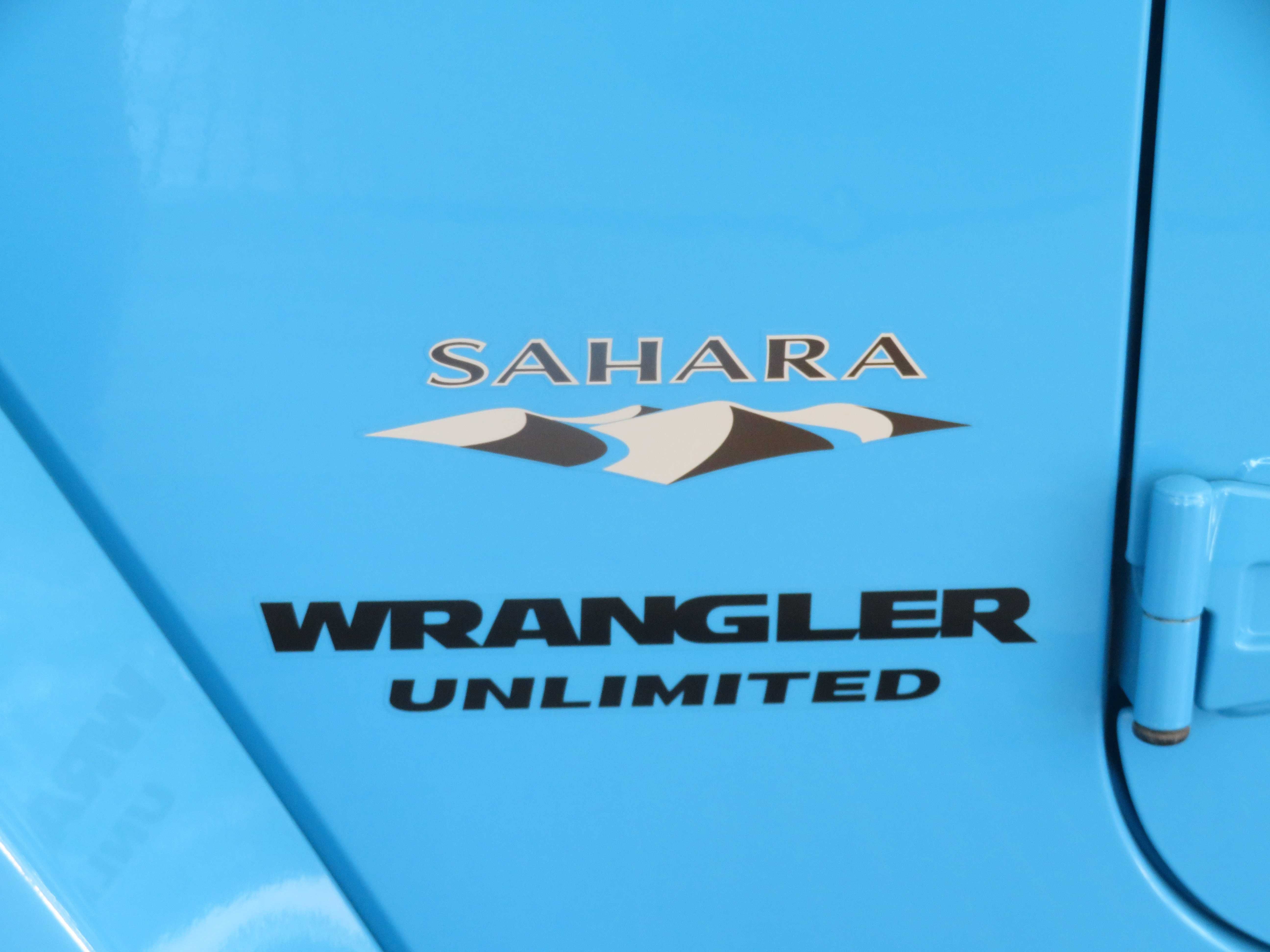 Used 2017 Jeep Wrangler Unlimited Sahara w/ Dual Top Group AWD/4WD image 74