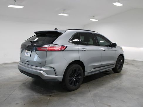 Used 2022 Ford Edge SE w/ Black Appearance Package AWD/4WD image 9