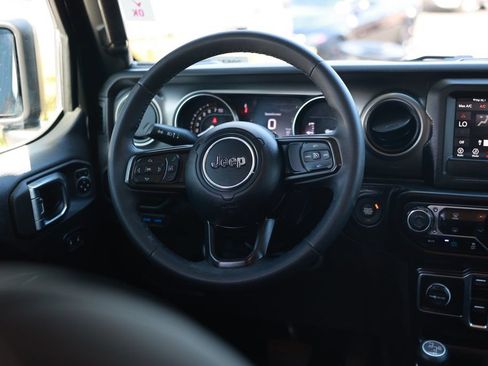 Used 2023 Jeep Wrangler Unlimited AWD/4WD image 26