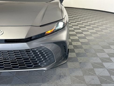 Used 2025 Toyota Camry SE FWD image 9