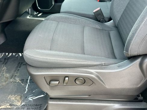 Used 2023 Chevrolet Silverado 1500 LT AWD/4WD image 18