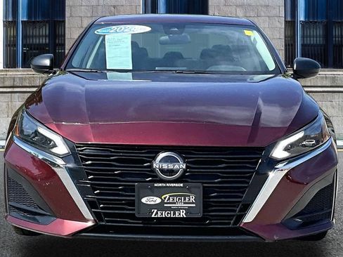 Used 2024 Nissan Altima 2.5 SV FWD image 3