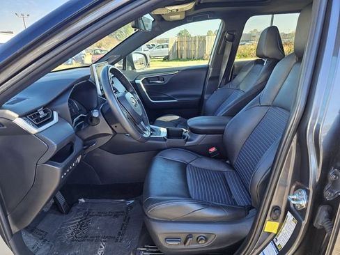 Used 2022 Toyota RAV4 XSE image 9