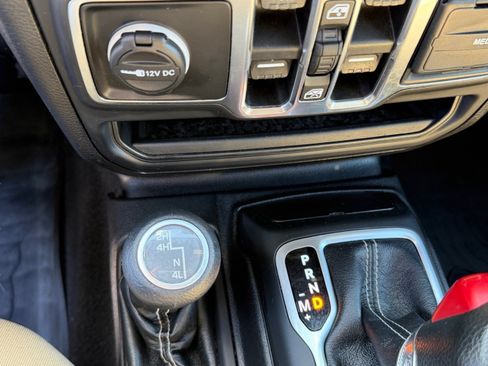 Used 2018 Jeep Wrangler Unlimited Sahara AWD/4WD image 31