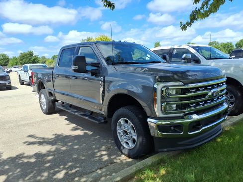 New 2026 Ford F350 XLT w/ XLT Premium Package AWD/4WD image 3