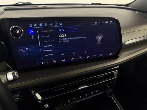 Used 2025 Chevrolet Traverse LT FWD image 20