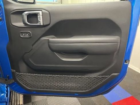 Used 2023 Jeep Wrangler Sport AWD/4WD image 17