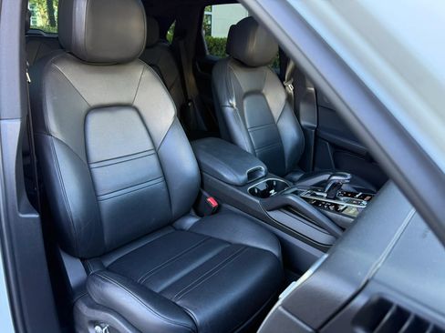 Used 2019 Porsche Cayenne AWD/4WD image 17