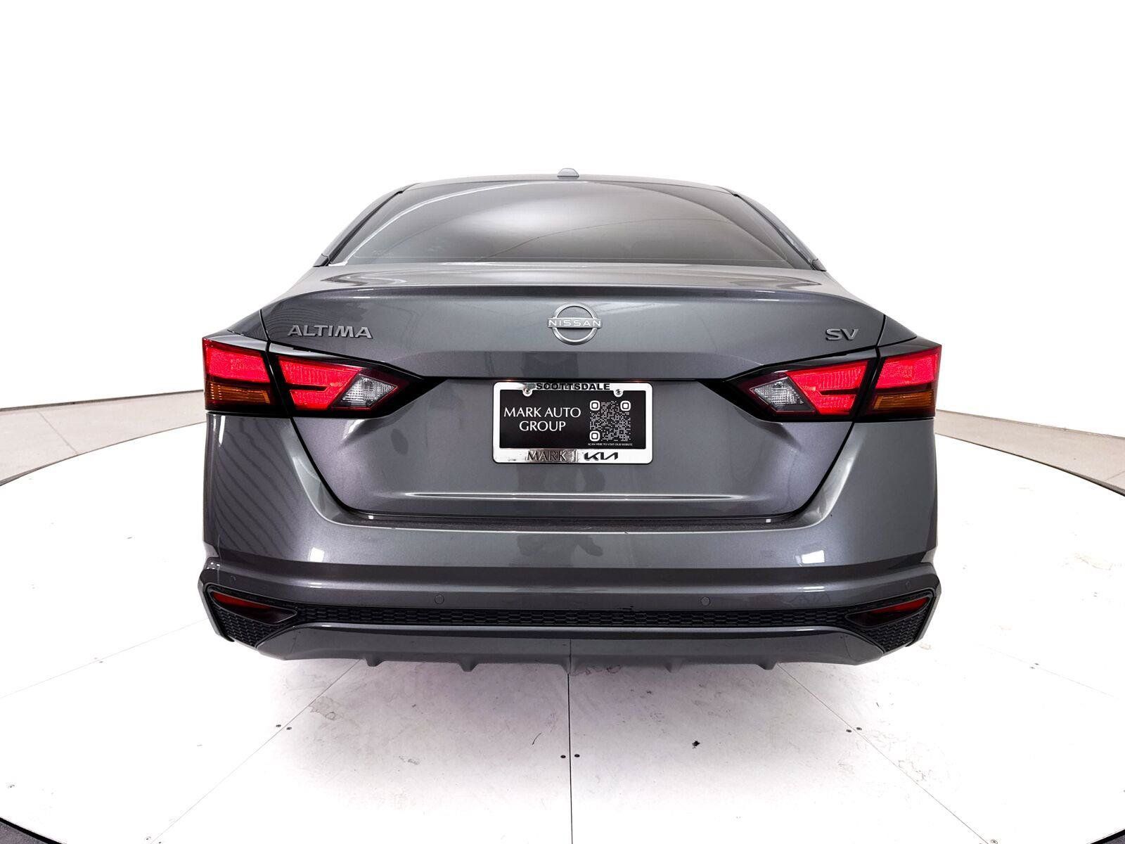 Used 2024 Nissan Altima 2.5 SV FWD image 14