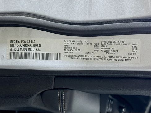 Used 2024 Jeep Grand Cherokee L Limited w/ Luxury Tech Group II image 31