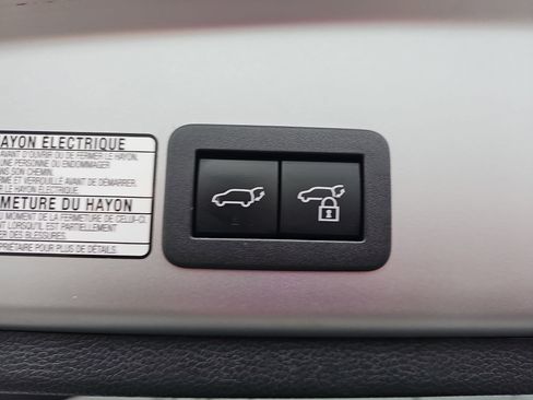 Used 2022 Toyota Corolla Cross XLE image 13