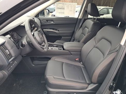 New 2025 Nissan Pathfinder SL w/ SL Premium Package image 10
