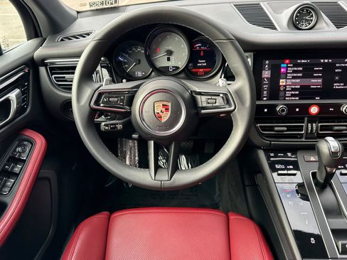 Used 2025 Porsche Macan S image 14