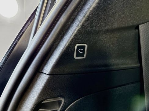 Used 2025 Chrysler Pacifica Select FWD image 41