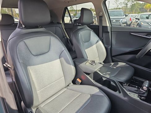 Used 2023 Kia Niro SX Touring image 10