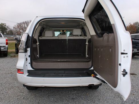 Used 2019 Lexus GX 460 image 13