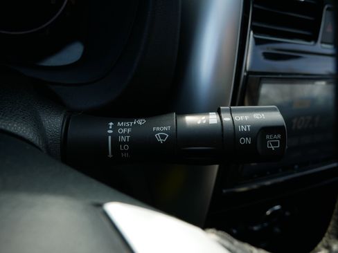 Used 2018 Nissan Versa Note SV image 33