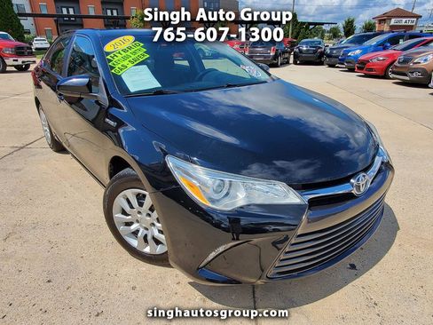 Used 2016 Toyota Camry LE image 1