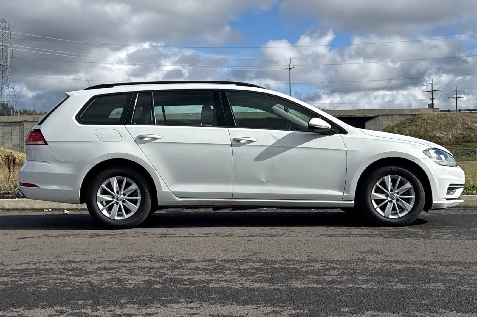 Used 2018 Volkswagen Golf S FWD image 2