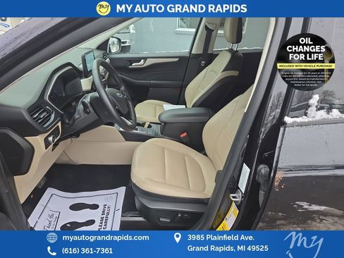 Used 2022 Ford Escape SEL w/ Technology Package image 9