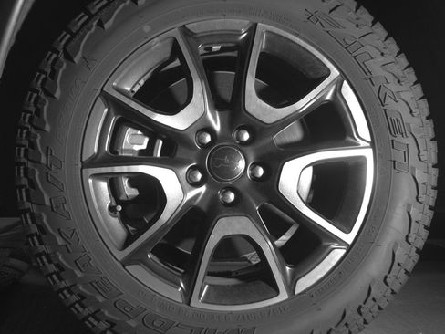 Used 2025 Jeep Compass Trailhawk AWD/4WD image 12
