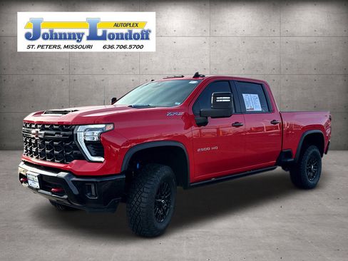 Used 2025 Chevrolet Silverado 2500 ZR2 w/ Technology Package image 4