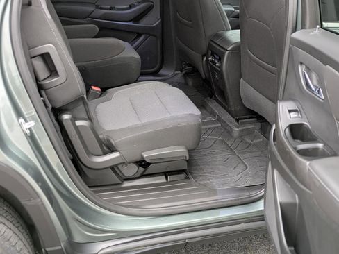 Used 2023 Chevrolet Traverse LT image 25