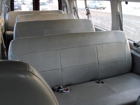 Used 2004 Ford E-350 and Econoline 350 XL image 11