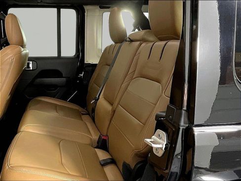 Used 2022 Jeep Wrangler Unlimited Sahara w/ Cold Weather Group AWD/4WD image 22