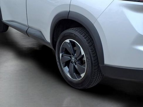 Used 2024 Nissan Rogue SV AWD/4WD image 23