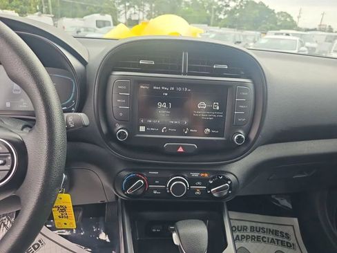 Used 2025 Kia Soul LX w/ LX Technology Package image 17