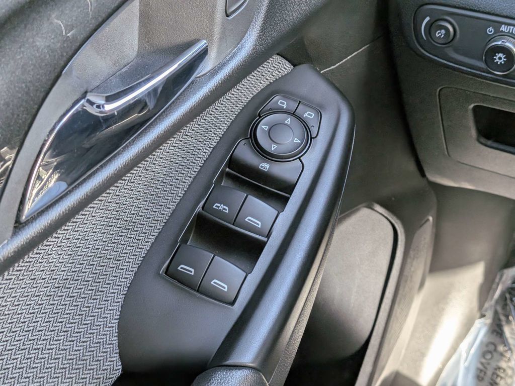 Used 2025 Chevrolet TrailBlazer LT FWD image 17
