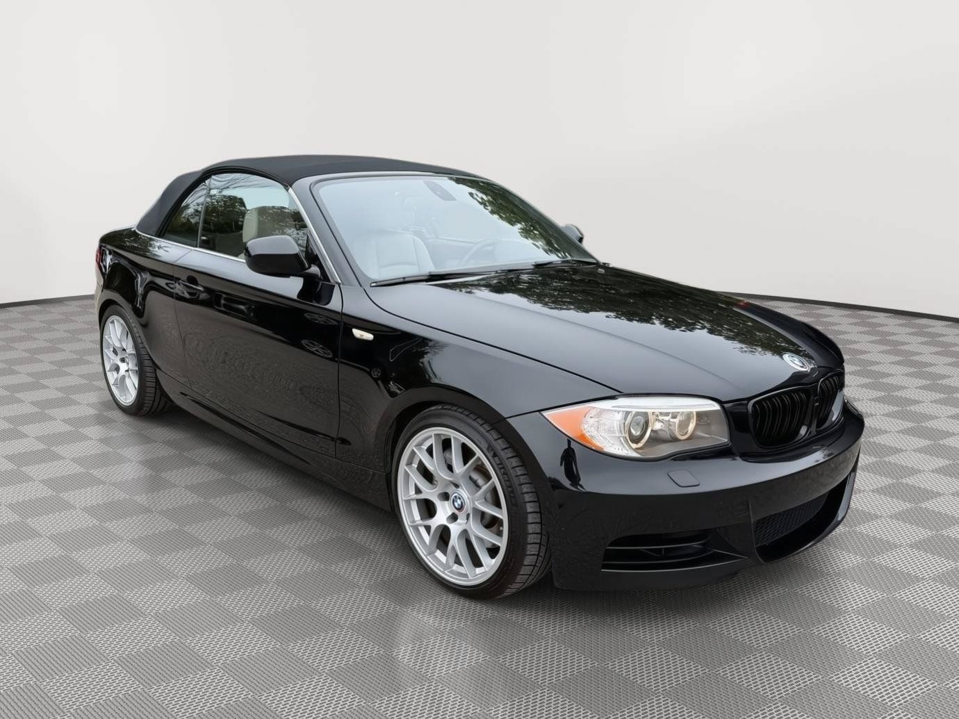 Used 2013 BMW 135i Convertible RWD image 9