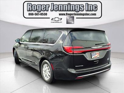 Used 2024 Chrysler Pacifica Touring-L
