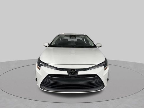 Used 2023 Toyota Corolla LE FWD image 3