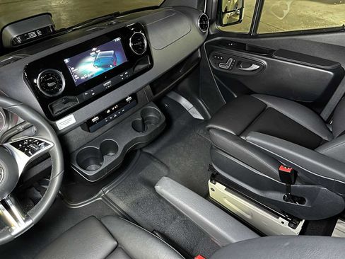 Used 2026 Mercedes-Benz Sprinter 2500 image 42