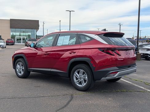Used 2025 Hyundai Tucson SE AWD/4WD image 3