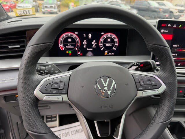 New 2026 Volkswagen Tiguan SE R-Line AWD/4WD image 8