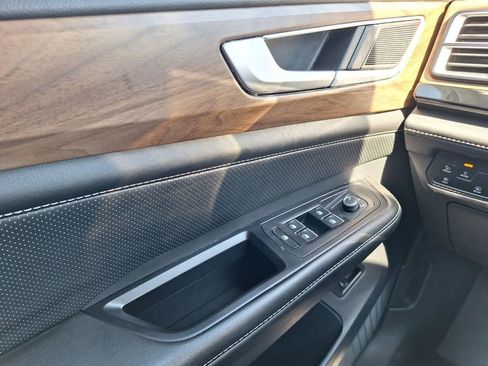 Used 2024 Volkswagen Atlas SE image 19
