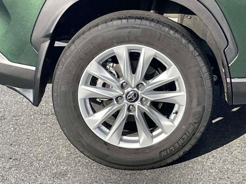 Used 2023 Toyota Corolla Cross LE w/ Moonroof Package FWD image 10