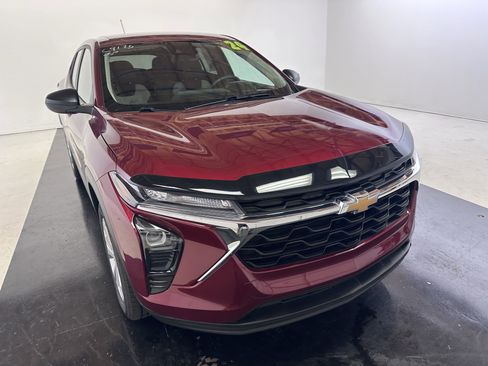 Used 2024 Chevrolet Trax LS image 10