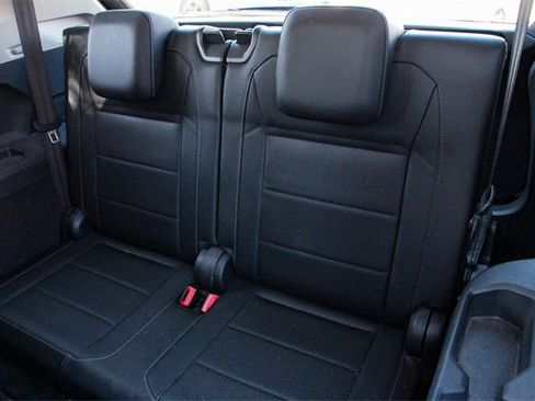 Used 2020 Volkswagen Tiguan SE w/ Panoramic Sunroof Package image 41