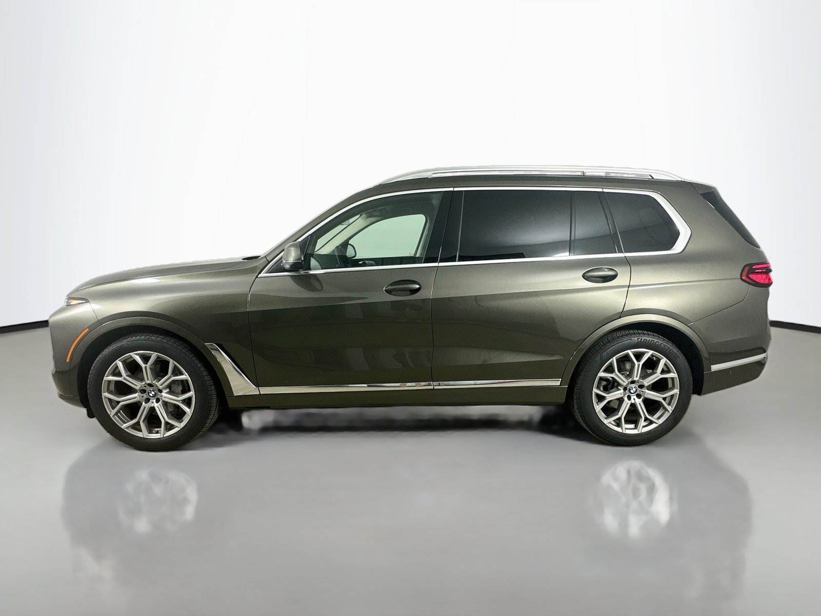 Used 2026 BMW X7 xDrive40i w/ Premium Package AWD/4WD image 8