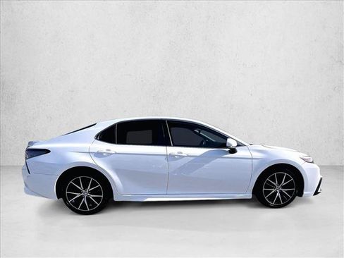 Used 2023 Toyota Camry SE FWD image 5