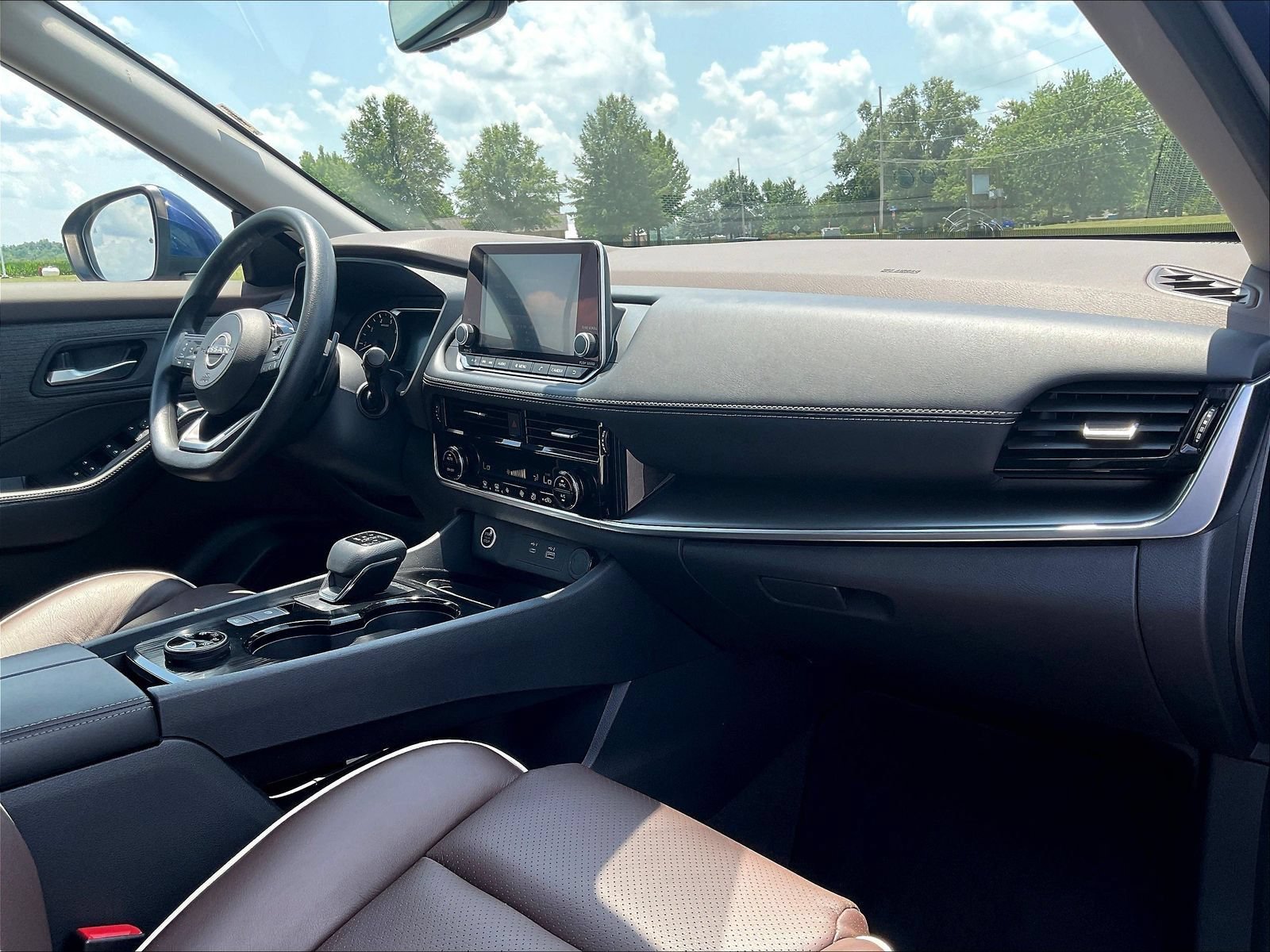 Used 2023 Nissan Rogue SV AWD/4WD image 27