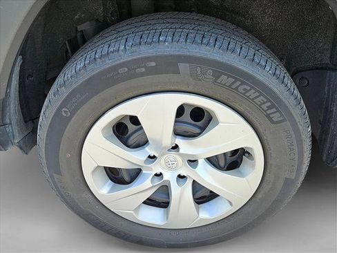 Used 2022 Toyota RAV4 LE FWD image 14