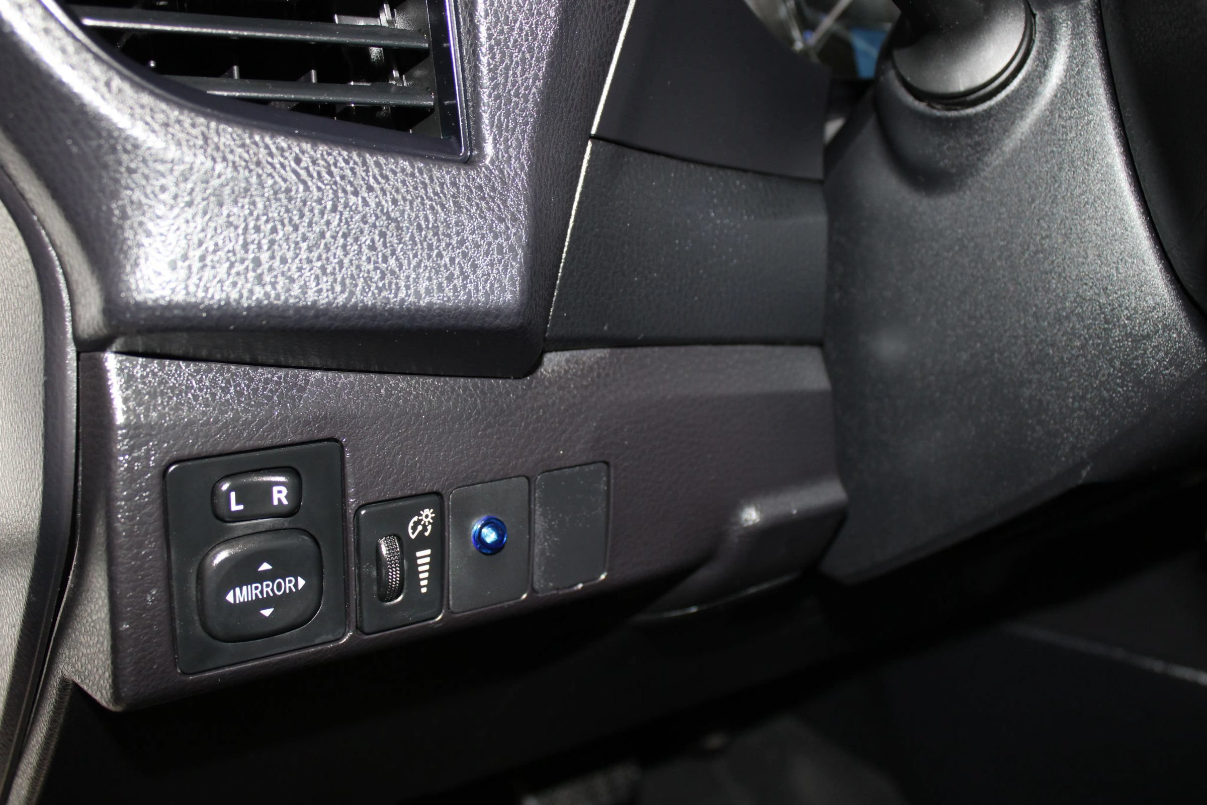 Used 2014 Toyota Corolla L FWD image 18