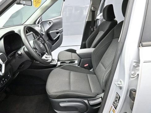 Used 2020 Kia Soul S FWD image 12